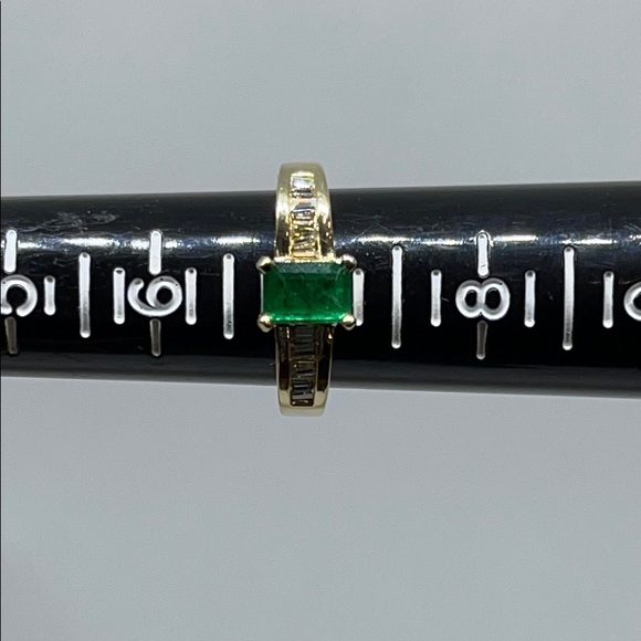 Lady’s 14K Gold Emerald & Diamond Ring Size 7 - Picture 7 of 8